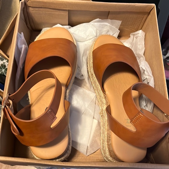 Sandals - Picture 3 of 5